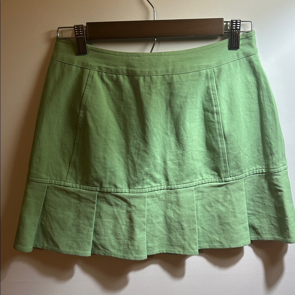 PrettyLittleThing Green Mini Skirt NWT Pleated Hem Y2K Tennis Preppy Size US 6 - Picture 2 of 5